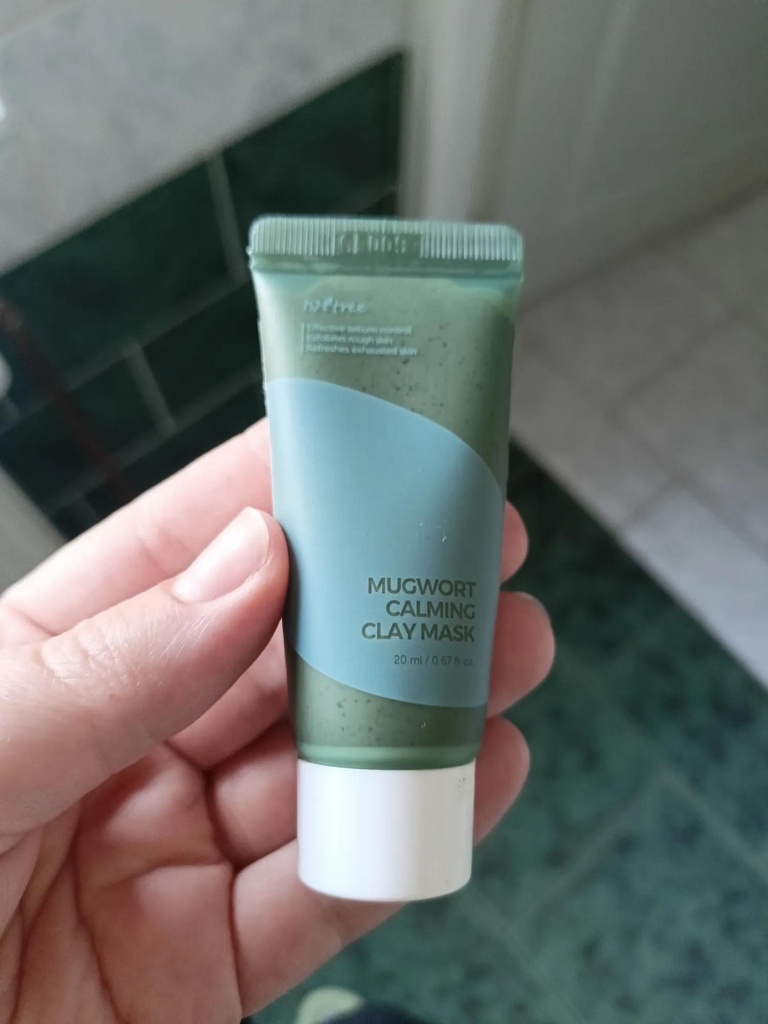 isntree mugwort clay mask mini Image 3.jpeg
