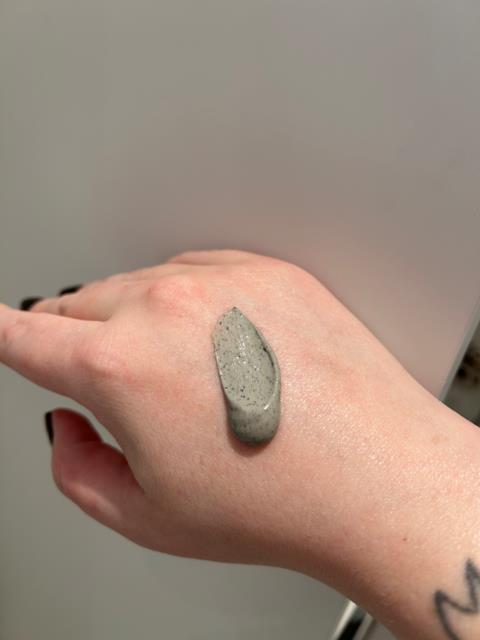 isntree mugwort clay mask mini Image 4.jpeg